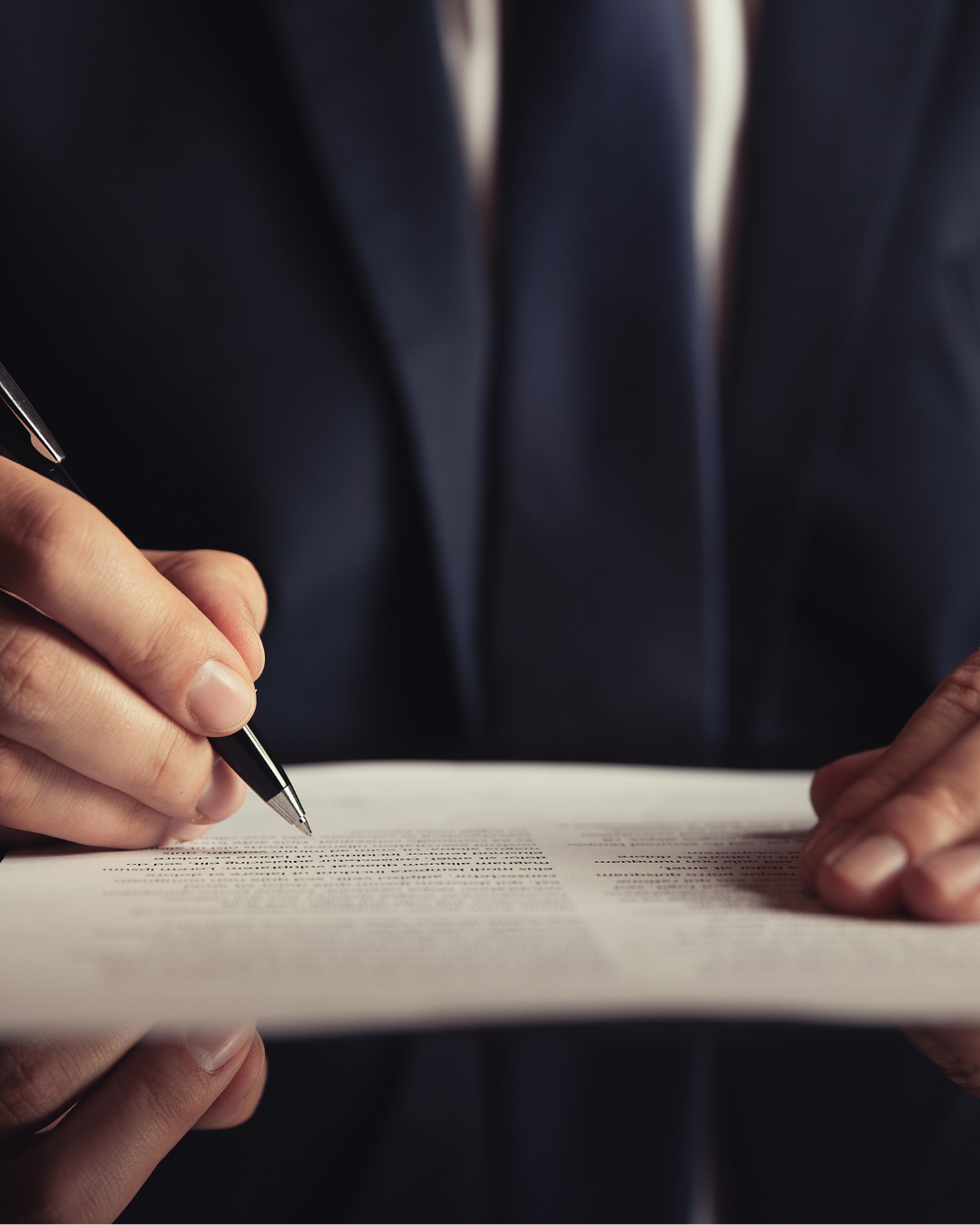 KAMU İHALE SÖZLEŞMELERİNDEN DOĞAN UYUŞMAZLIKLARDA SÖZLEŞMEDE HÜKÜM BULUNMASA BİLE İFAYA EKLİ CEZAİ ŞART İSTENEBİLİR Mİ?